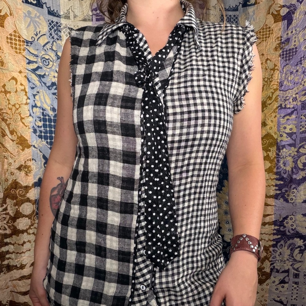 Early 2000's Artsy Indie Grunge Plaid Polka Dot Tie Neck Sleeveless Button Up XL
